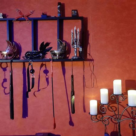 Love Room Le Rouge Et Noir Барр Экстерьер фото