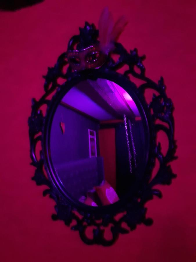 Love Room Le Rouge Et Noir Барр Экстерьер фото