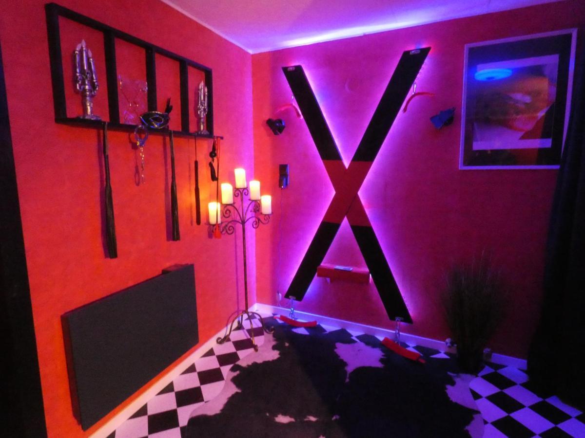 Love Room Le Rouge Et Noir Барр Экстерьер фото
