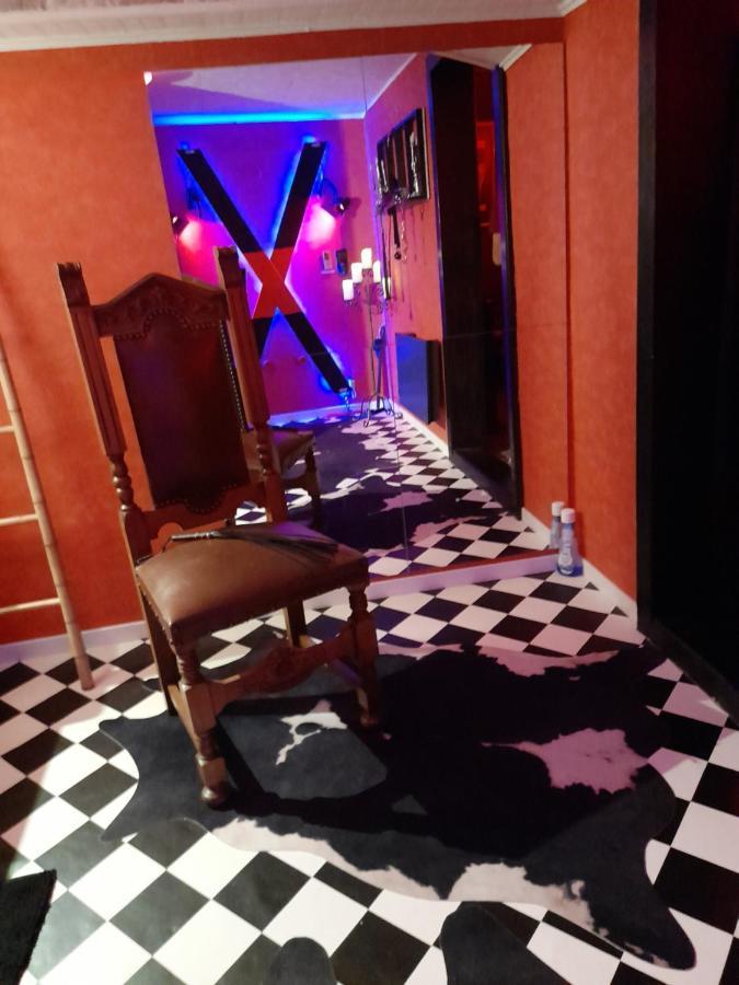 Love Room Le Rouge Et Noir Барр Экстерьер фото