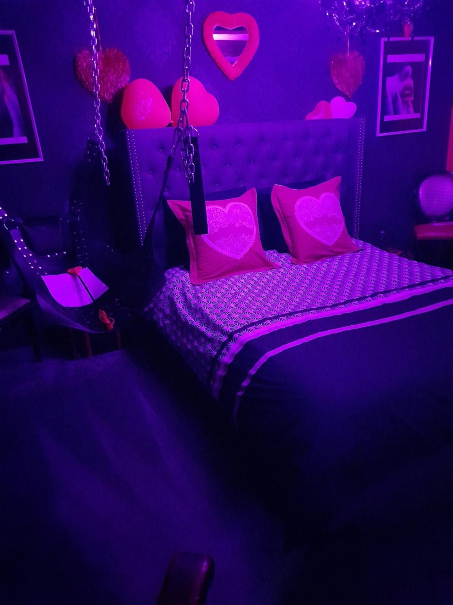 Love Room Le Rouge Et Noir Барр Экстерьер фото