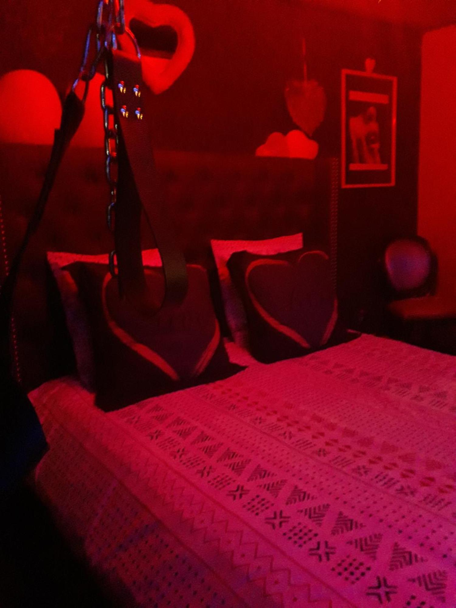 Love Room Le Rouge Et Noir Барр Экстерьер фото