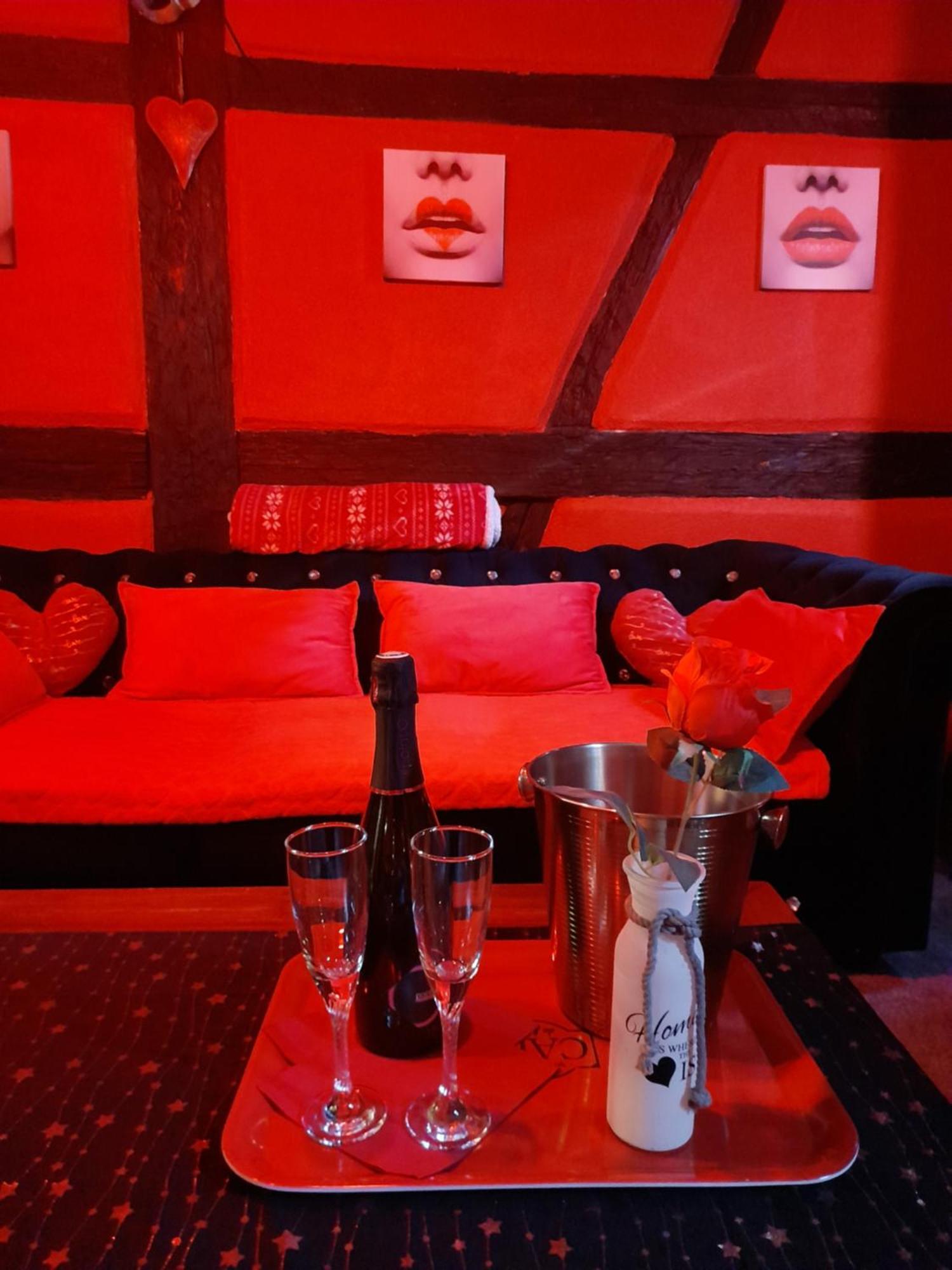 Love Room Le Rouge Et Noir Барр Экстерьер фото